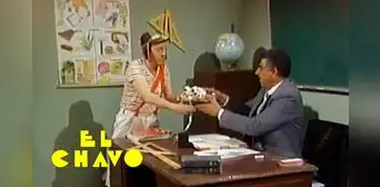 "El Chavo del 8": el día que 'El Chavo' le dio un regalo al profesor Jirafales y emocionó a fans
