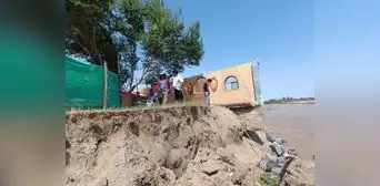 Río Reque aumenta su caudal y se lleva parte de restaurante campestre en Lambayeque Río Reque aumenta su caudal y se lleva parte de restaurante campestre en Lambayeque
