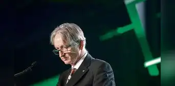 Estados Unidos: Geoffrey Hinton, “padrino” de la IA, advierte peligros de esta tecnología