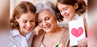 Mira las mejores frases y mensajes para dedicar por el Día de la Madre en España