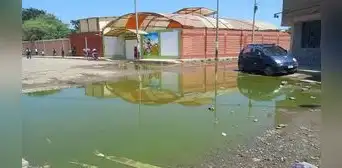 Colegios con clases suspendidas por colapso de desagües en Chiclayo Colegios con clases suspendidas por colapso de desagües en Chiclayo