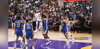 Lakers venció 127-97 a los Warriors y se adelanta 2-1 en la serie de semifinales de NBA 2023 Lakers venció 127-97 a los Warriors y se adelanta 2-1 en la serie de semifinales de NBA 2023