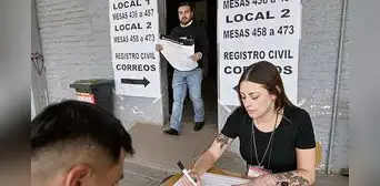 Chile vota entre la apatía y con la esperanza en nuevos líderes Chile vota entre la apatía y con la esperanza en nuevos líderes