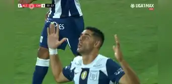 Pablo Sabbag anota el 2-0 de Alianza Lima con un cabezazo tras mala salida de Manuel Heredia Pablo Sabbag anota el 2-0 de Alianza Lima con un cabezazo tras mala salida de Manuel Heredia