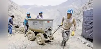 Arequipa: solo 2 mil de 15 mil mineros formalizaron su situación Arequipa: solo 2 mil de 15 mil mineros formalizaron su situación