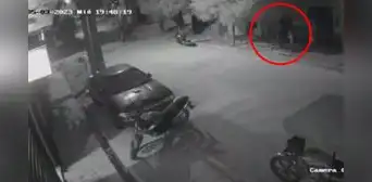 “Esto es demasiado”: delincuente roba celular a niña delante de sus padres en Amazonas “Esto es demasiado”: delincuente roba celular a niña delante de sus padres en Amazonas