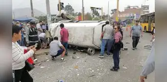 Carabayllo: choque de combi y bus deja 10 personas heridas, 3 se encuentran en condición crítica Carabayllo: choque de combi y bus deja 10 personas heridas, 3 se encuentran en condición crítica