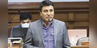 Congreso: Óscar Zea se reincorpora a la bancada del Bloque Magisterial