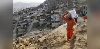 Pobreza monetaria afectó al 27,5% de los peruanos en el 2022, según el INEI Pobreza monetaria afectó al 27,5% de los peruanos en el 2022, según el INEI