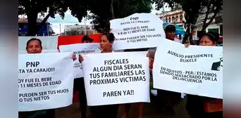 Ciudadanos marchan tras asesinato de bebé con pancartas de Bukele en Iquitos Ciudadanos marchan tras asesinato de bebé con pancartas de Bukele en Iquitos