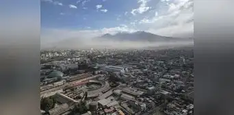 Vientos golpean a Arequipa y lluvias inusuales afectan a Puno Vientos golpean a Arequipa y lluvias inusuales afectan a Puno
