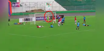 Se salvó Cristal: árbitro anuló el 2-1 de Comercio por supuesta falta cuando Solís soltó la pelota Se salvó Cristal: árbitro anuló el 2-1 de Comercio por supuesta falta cuando Solís soltó la pelota