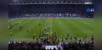 Ultras del Espanyol 'corretearon' a jugadores del Barcelona por celebrar el título de LaLiga