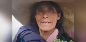 Mujer tiene que caminar por 3 horas para poder vender sus hierbas medicinales en La Libertad Mujer tiene que caminar por 3 horas para poder vender sus hierbas medicinales en La Libertad