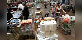 Supermercados de Argentina limitan el horario de atención frente a masiva llegada de chilenos Supermercados de Argentina limitan el horario de atención frente a masiva llegada de chilenos