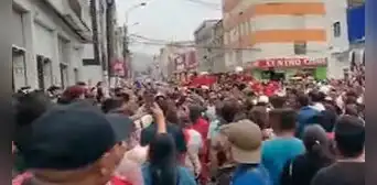 Cercado de Lima: vendedores formales e informales se enfrentaron en plena calle