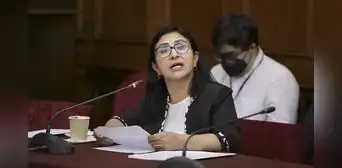 Katy Ugarte propone PL para incluir en la Constitución el derecho a la protesta pacífica Katy Ugarte propone PL para incluir en la Constitución el derecho a la protesta pacífica