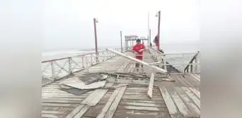 Fuerte oleaje afectó turismo en el muelle de Trujillo Fuerte oleaje afectó turismo en el muelle de Trujillo