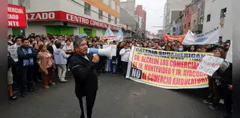 Cercado de Lima: comerciantes formales marchan en contra de ambulantes