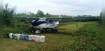 PNP retiene a balazos una avioneta boliviana con 300 kilos de droga en Madre de Dios