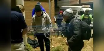 Padre azotó a su hijo y cómplice tras asalto a un taxista en Puno: “Para que no lo vuelvas a hacer” Padre azotó a su hijo y cómplice tras asalto a un taxista en Puno: “Para que no lo vuelvas a hacer”