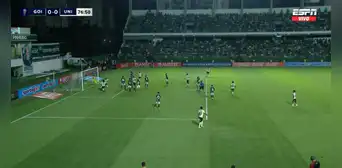 Anulan segundo gol de Universitario por posición adelantada de Di Benedetto ante Goiás