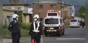 Mueren una mujer y 2 policías en un tiroteo en Japón: el atacante está escondido en el edificio