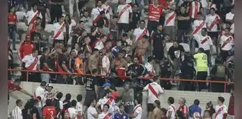 Hinchas de River Plate fueron golpeados por la PNP y terminaron ensangrentados
