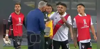 Jugador de River encaró a Tiago Nunes al final del partido con Cristal: "¿Por qué haces gestos?" Jugador de River encaró a Tiago Nunes al final del partido con Cristal: "¿Por qué haces gestos?"