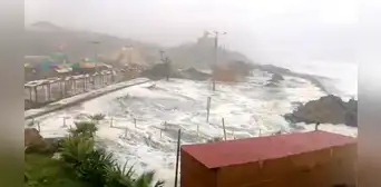 Fuerte oleaje causa estragos en negocios de playas de Arequipa: ¿hasta cuándo persistirá?