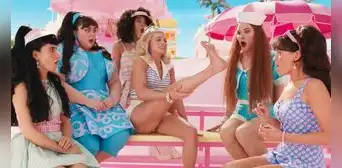 "Barbie" causa terror con su pie plano: Margot Robbie asquea a las muñecas en nuevo trailer "Barbie" causa terror con su pie plano: Margot Robbie asquea a las muñecas en nuevo trailer