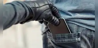 ¿Cómo activar el 'modo antirrobo' de tu teléfono para que el ladrón no pueda apagarlo? ¿Cómo activar el 'modo antirrobo' de tu teléfono para que el ladrón no pueda apagarlo?