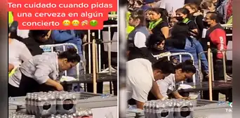 ¡Cuidado con lo que pides!: captan a vendedora llenando con sobras los vasos de cerveza en concierto