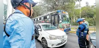 Poder Ejecutivo dice que observará ley de colectiveros si el Pleno lo aprueba Poder Ejecutivo dice que observará ley de colectiveros si el Pleno lo aprueba