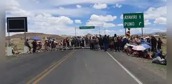 Paro en Puno: reportaron más de 10 puntos bloqueados en 5 distritos de la región Paro en Puno: reportaron más de 10 puntos bloqueados en 5 distritos de la región