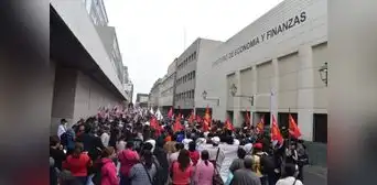 MEF otorgaría solamente S/200 millones para negociación colectiva MEF otorgaría solamente S/200 millones para negociación colectiva