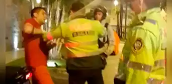 Policía agrede a bomberos que exigían documentos de ciudadano venezolano herido Policía agrede a bomberos que exigían documentos de ciudadano venezolano herido
