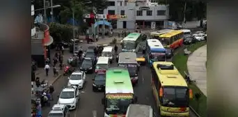 “Alcalde quiere cerrar el Transporte Metropolitano de Trujillo por celos políticos a César Acuña” “Alcalde quiere cerrar el Transporte Metropolitano de Trujillo por celos políticos a César Acuña”