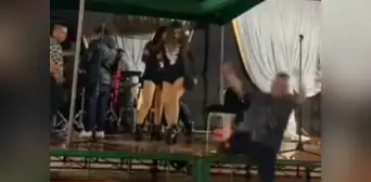 ¡Gran susto! Cantante cae de escenario tras recibir descarga eléctrica en Arequipa ¡Gran susto! Cantante cae de escenario tras recibir descarga eléctrica en Arequipa
