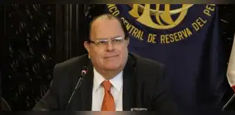 Julio Velarde: "Frente al sueldo promedio de otros países, el sueldo mínimo del Perú es alto" Julio Velarde: "Frente al sueldo promedio de otros países, el sueldo mínimo del Perú es alto"