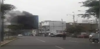Jesús María: incendio de grandes proporciones se registra frente al hospital Rebagliati Jesús María: incendio de grandes proporciones se registra frente al hospital Rebagliati