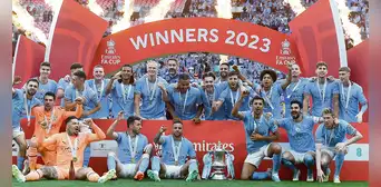 Manchester City levanta la FA Cup tras vencer a Manchester United Manchester City levanta la FA Cup tras vencer a Manchester United