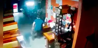 Dueño de chifa permanece ya 11 días escondido por temor a represalias Dueño de chifa permanece ya 11 días escondido por temor a represalias