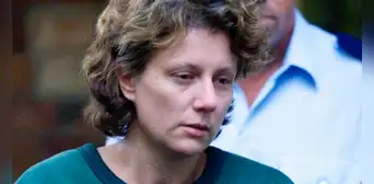 Mujer acusada de asesinar a sus 4 hijos recibió indulto tras 20 años de cárcel por nueva evidencia