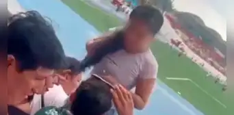 “Ojalá no me pase”: joven sorprende a su novio acompañado de una mujer en estadio de Iquitos “Ojalá no me pase”: joven sorprende a su novio acompañado de una mujer en estadio de Iquitos