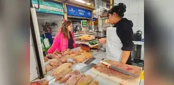 Precio del pollo baja hasta los S/10 el kg en mercados de Lima Precio del pollo baja hasta los S/10 el kg en mercados de Lima