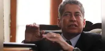 Juez prohíbe a Eloy Espinosa-Saldaña ejercer violencia económica o patrimonial contra su esposa Juez prohíbe a Eloy Espinosa-Saldaña ejercer violencia económica o patrimonial contra su esposa