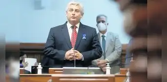 Carlos Lizarzaburu es sancionado por Comisión de Ética tras insultos contra la wiphala Carlos Lizarzaburu es sancionado por Comisión de Ética tras insultos contra la wiphala