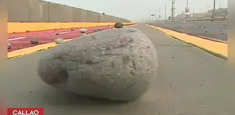 Callao: tramo de la Costa Verde continúa cerrado por caída de piedras debido a oleaje anómalo Callao: tramo de la Costa Verde continúa cerrado por caída de piedras debido a oleaje anómalo