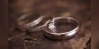 ¿Sabes en qué mano colocar el anillo de compromiso en Perú? Aquí te lo contamos